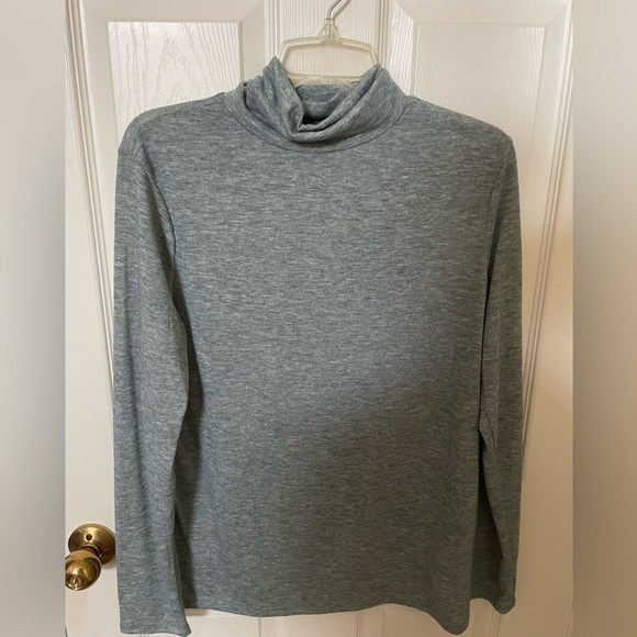 Size large turtle neck - Picture 1 of 3